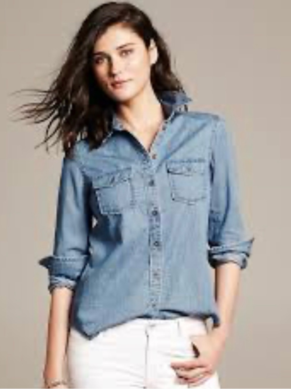 Banana republic sz m classic fit Denim Button-Up Shirt - Light Blue